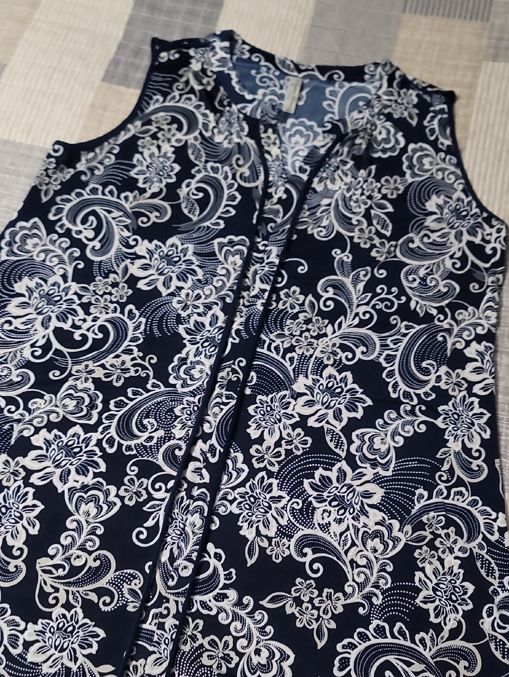 3/$20 Perseption Navy and White Paisley Floral Sleeveless Camisole